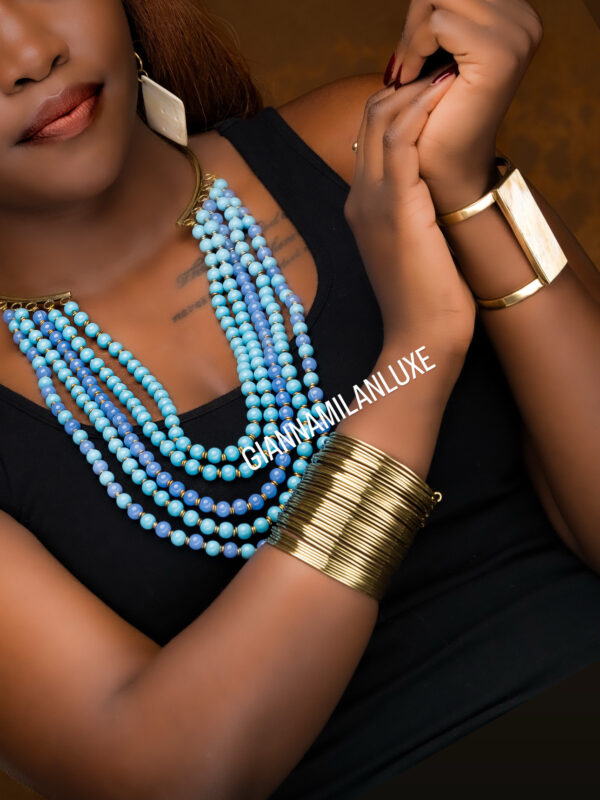 2E5689B7-0DC6-4B71-AB89-94D4C1245EB7 Blue Glass Chocker
