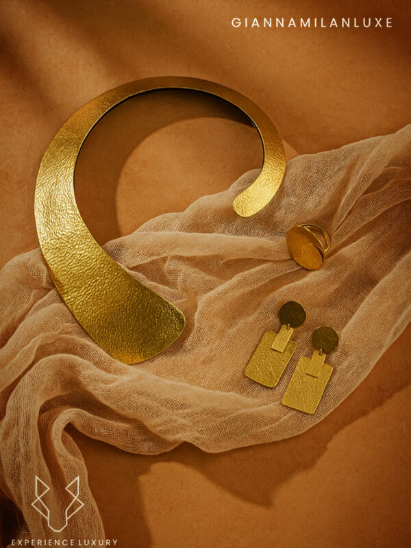 HAMMERED BRASS CHOCKER SET