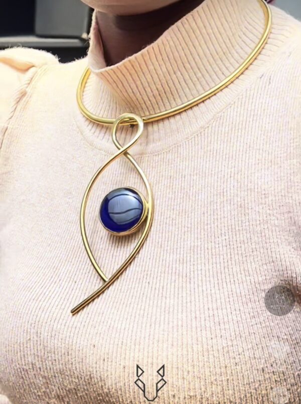 BLUE GLASS CHOKER