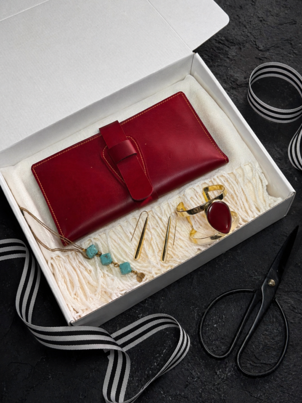 863AB44E-7F39-4686-B9B8-B37CE2F4223D Red Leather Wallet Set