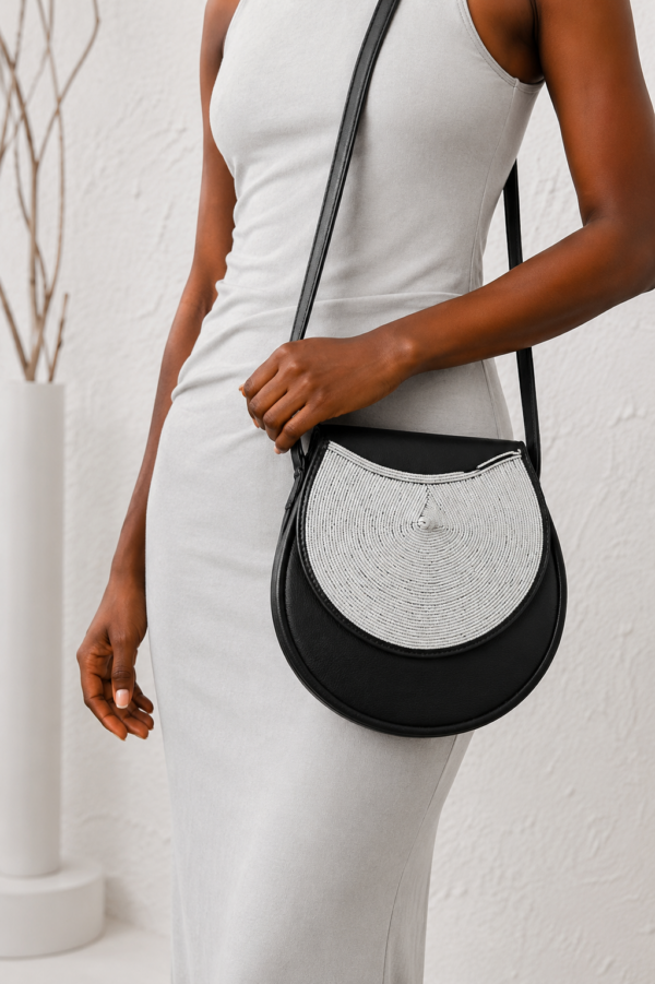 B0152368-E322-4F65-BE50-AC06147169C9 Black Sling Bag