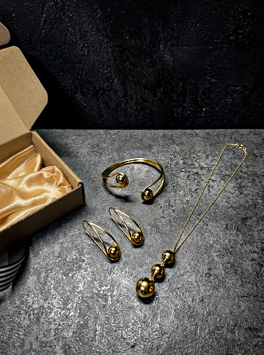B9487F12-C573-4E1F-A1AB-F005F58DA69D Brass Drop Pendant Set